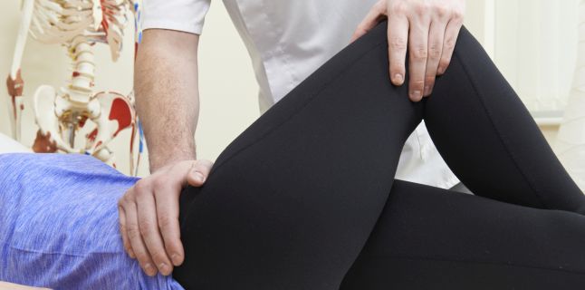Боль в колене - почему это происходит и как ее можно лечить