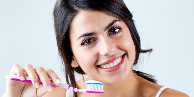 Зубная щетка два раза в день против чистки зубов один раз в день