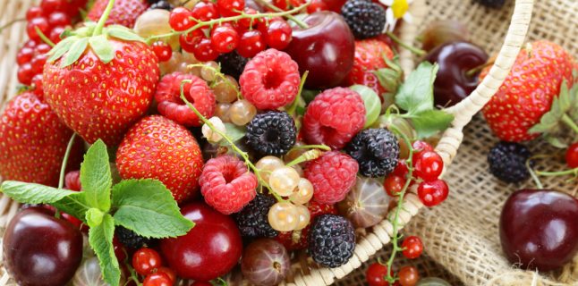 Natural fruit compounds - allies to fight cancer