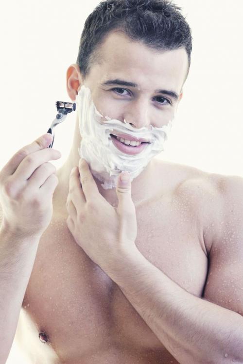 8 afecţiuni dermatologice care  i i pot afecta pe bărbaţi