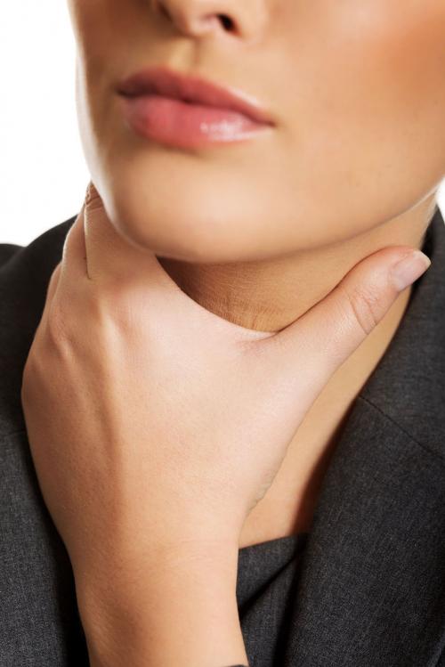 Afecţiunile de care te poţi  i mbolnăvi dacă nu  i ţi tratezi tiroida