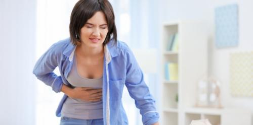 How do we make the difference between food poisoning and indigestion?